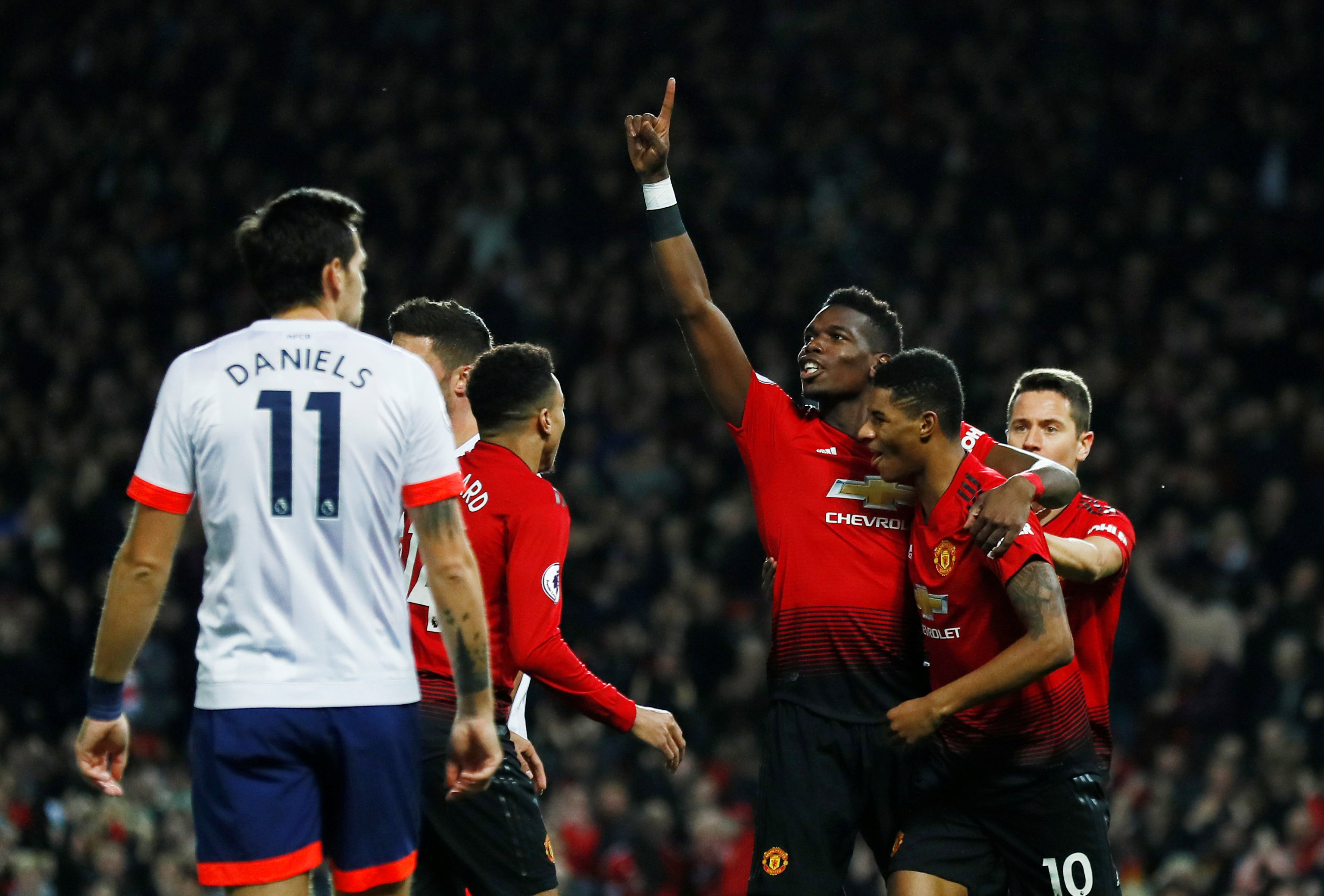 一舉一動往 一舉一動往